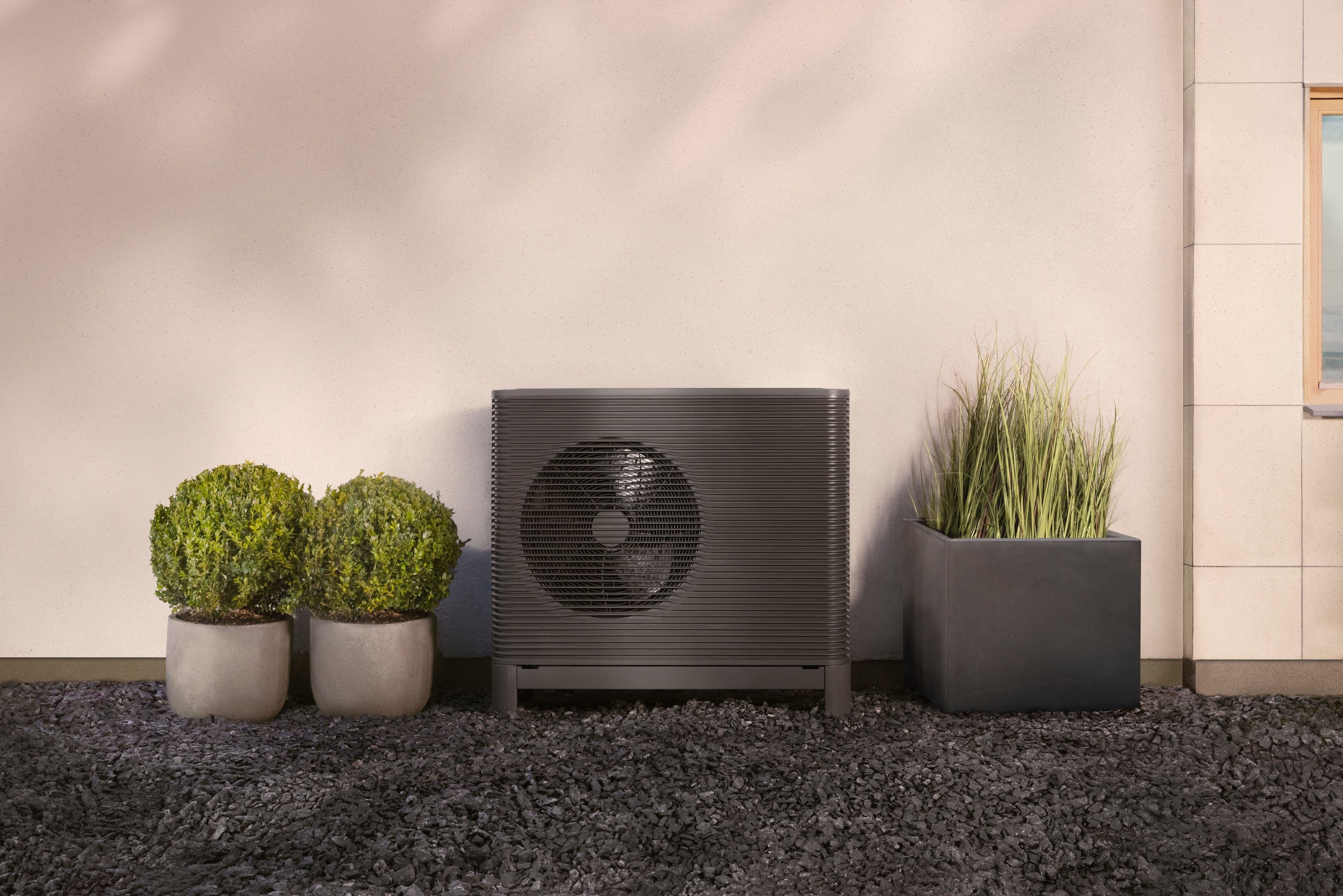 Aira_Gen1-HP_Outside4_16X9-4k.jpg